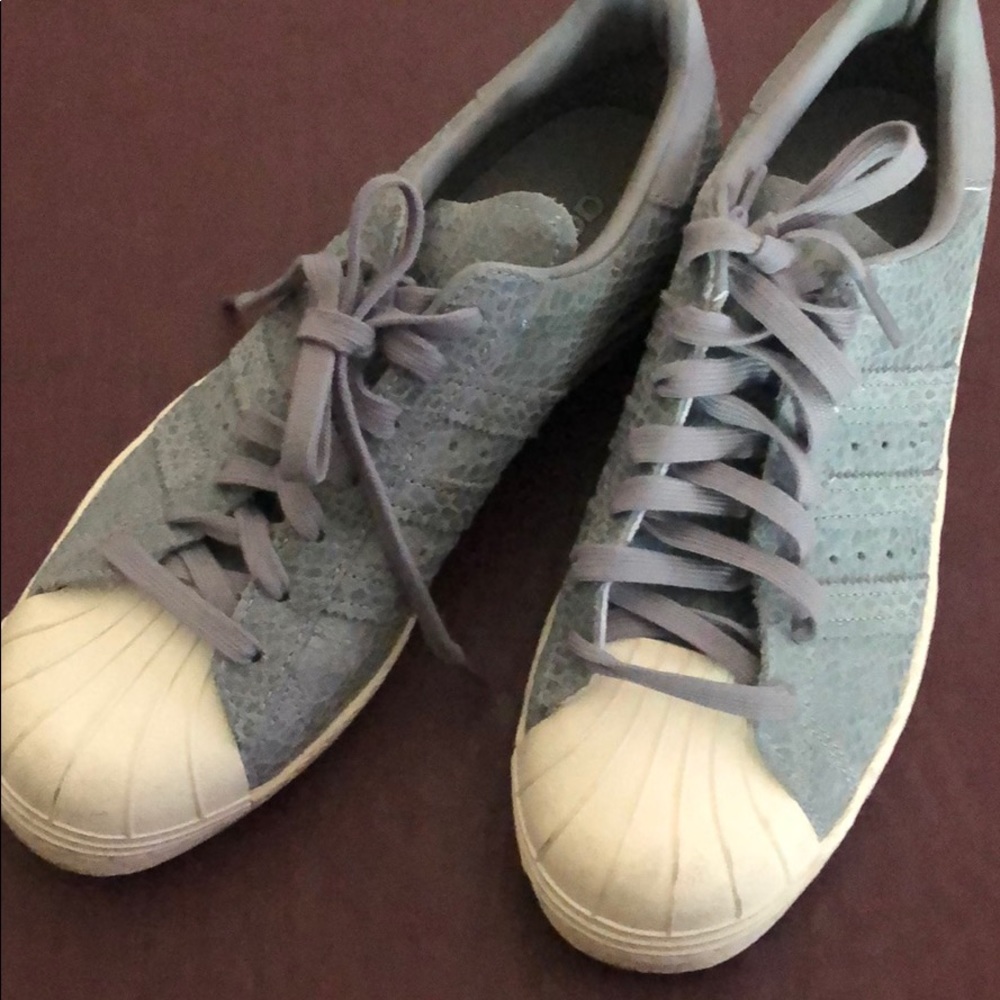 Women’s shoes